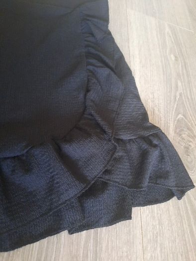 New black mini skirt