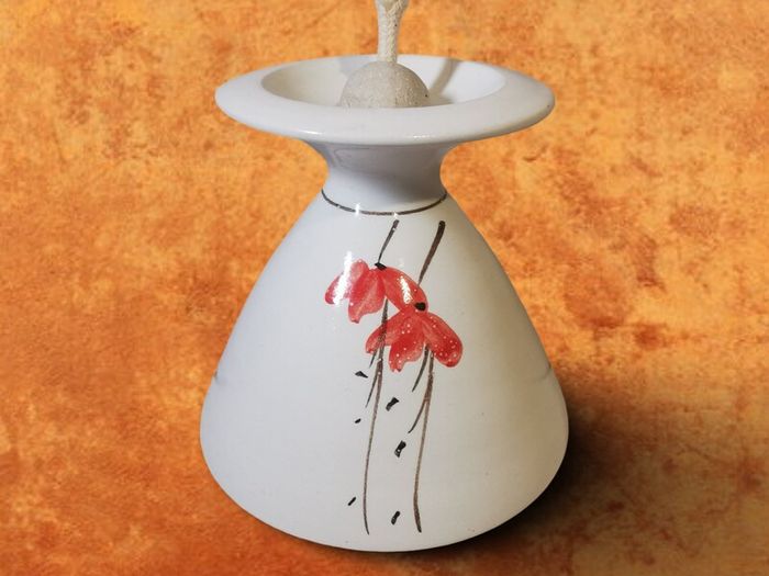 Louis Mulcahy Oil Lamp White Floral Hand Made Painted Irish Pottery With Wick