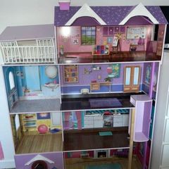 Barbie doll house