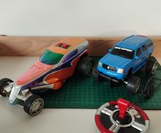 2x Toy Cars