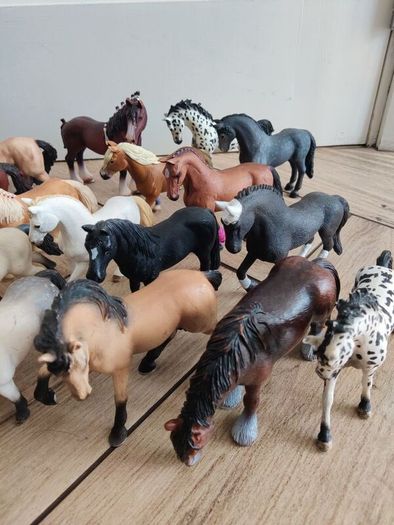 toy horses