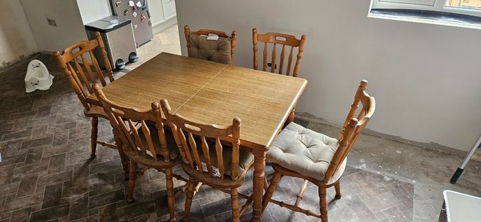 table and chairs