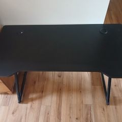 Gaming desk
