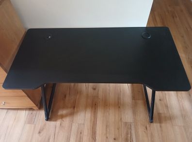 Gaming desk