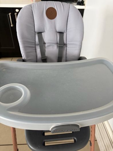 maxi cosy high chair in great condition
