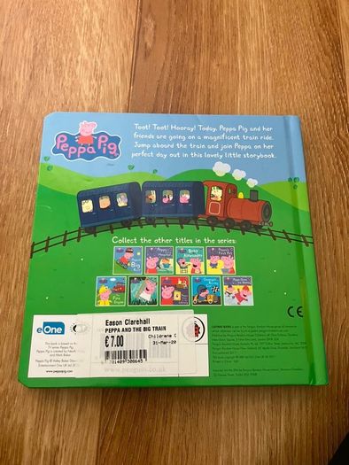 Peppa pig house and book