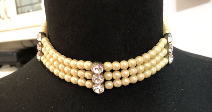 Pearl choker necklace