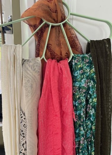 Hanger Organiser multi use - Scarf, Belt, Jewellery- Soft Green Brand New With 6 Scarves / shawls In Mint Condition.  (6)