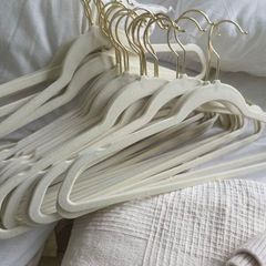 25 cream velvet hanger