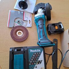 Makita DGA452 18V Angle Grinder Kit + HUGE 6.0Ah Battery & Charger
