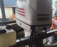 Evinrude 225hp Ficht Ram outboard motor