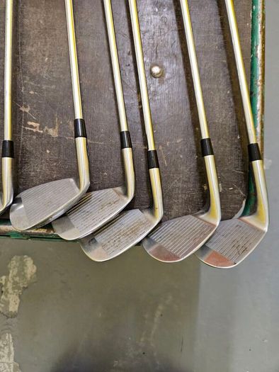 vega irons 4-pw + 2 wedges
