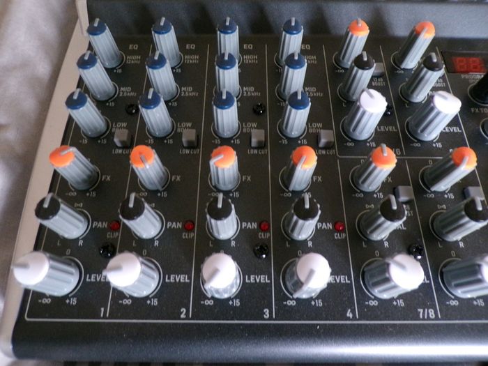 Behringer Xenyx 1202SFX Mixer