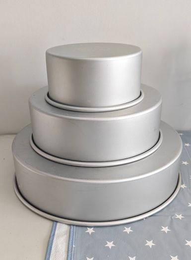 cake tins (set of 3)