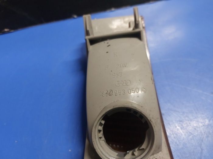 Audi 80 drivers side indicator