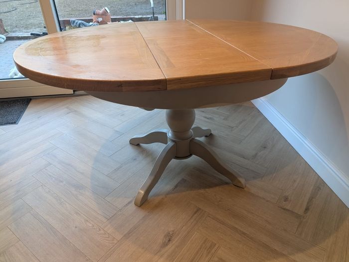 Round table (extendable)