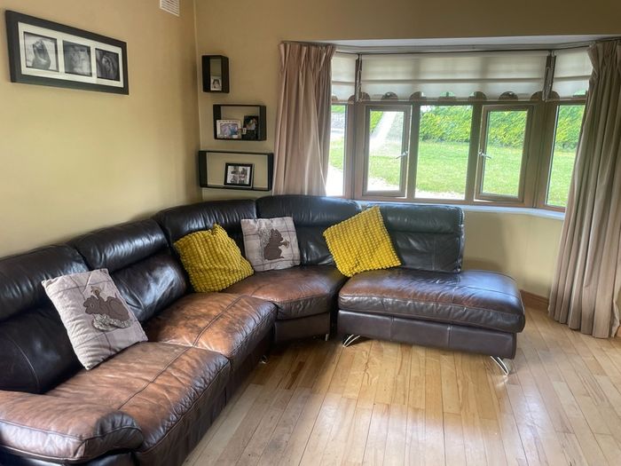 Brown leather corner Suite