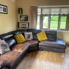 Brown leather corner Suite