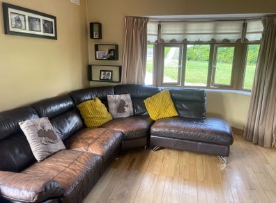 Brown leather corner Suite