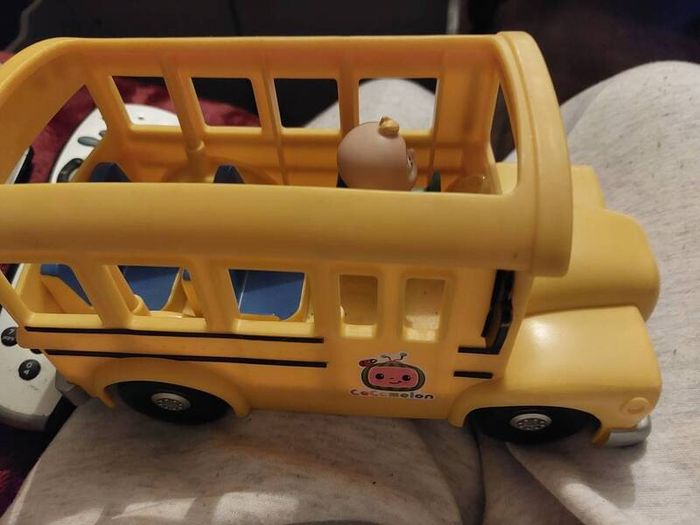CoCoMelon Musical Bus with JJ figure (pr) (320) 1