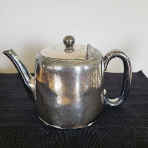 Vintage, 2 pint, Walker & Hall teapot