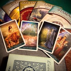 Tarot & Oracle readings for guidance, online or in person
