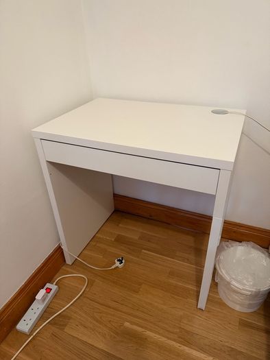 Micke Desk