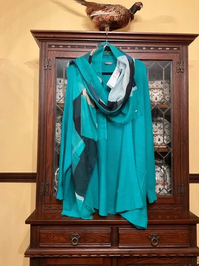 SAMOON BARGAIN PRICE. New Light Weight Scarf In Jade Green Dark Navy Beige And White .length Is 180 Cm