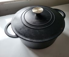 Black cast iron pot