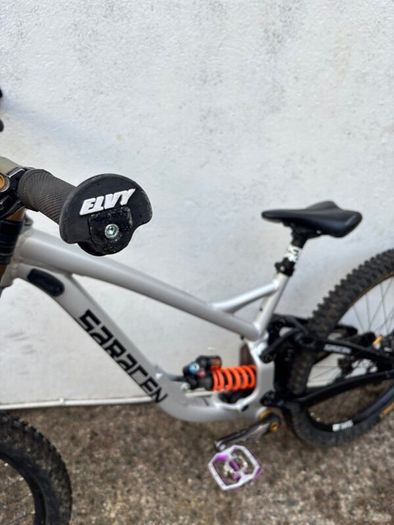 Saracen Myst Team DH Bike