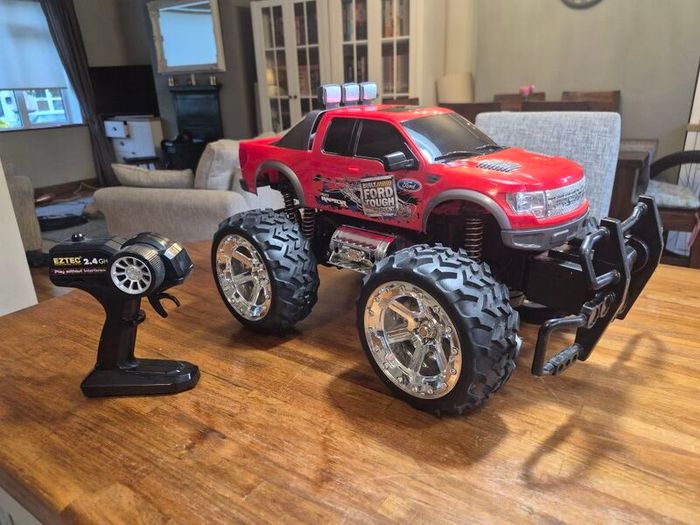 Remote Control Ford Raptor Truck::Rechargable Battery Excellent Condition