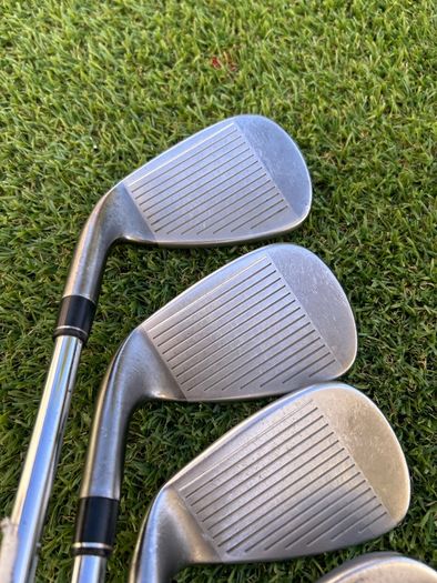 Full set of golf Taylormade clubs