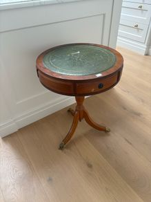 18th century small Mahogony Drum Table