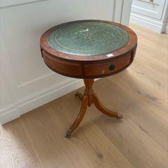 18th century small Mahogony Drum Table