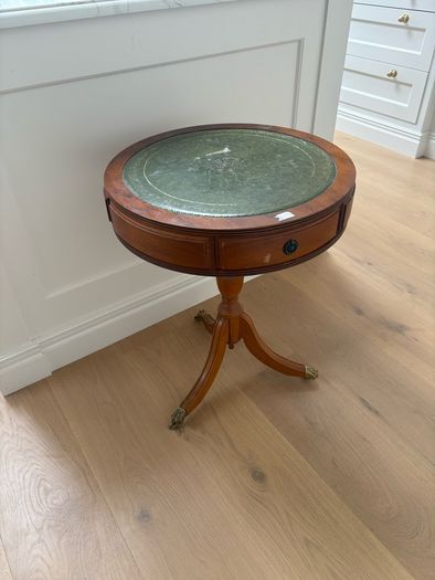 18th century small Mahogony Drum Table