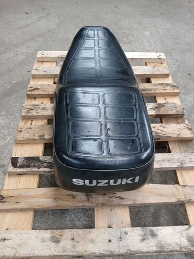 suzuki gn125 seat