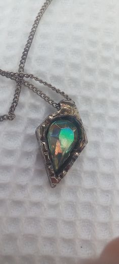 Vintage jewelry is sold individually for 5 to 10 euros