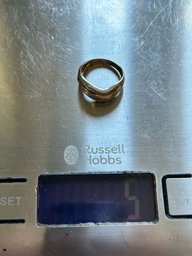 Ladies 9ct Gold Diamond Ring yellow white and rose gold top