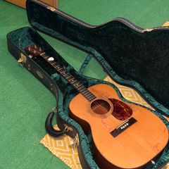 1930's Tenor Guitar in Superior Instrumental Case