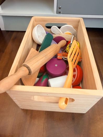Wooden kids kitchen plus accessories - mint condition