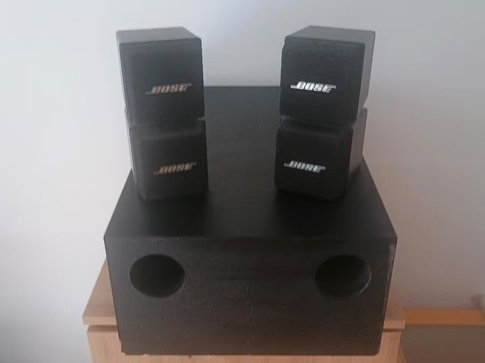 Bose speaker system - 4 satellite speakers and subwoofer
