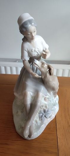 Nao By Lladro Woman And A Dog ( Large Figurine )