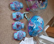 FREE Frozen helmet, knee and elbow pads