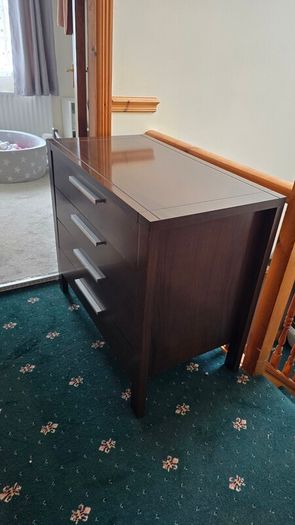 Chest of drawer