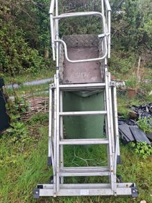 Diy Young man Platform Ladder