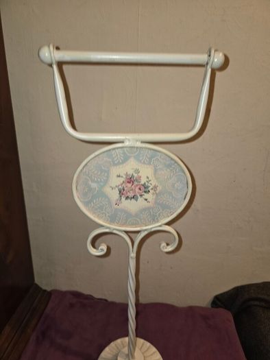Vintage metal free standing toliet paper holder