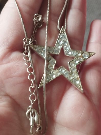 Star Pendant Necklace with Rhinestones.