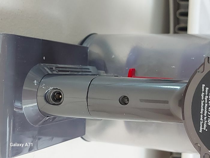 DYSON V6 Animal, with charger and Accesorie, in excellent condition