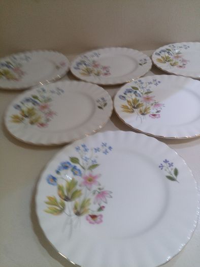6 x side plates Richmond Bone China  'Wild Anemone'