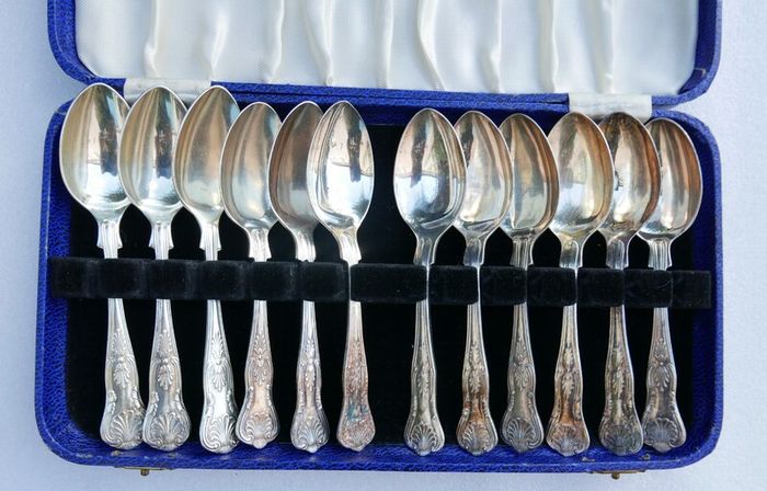 Vintage 12 Silver-Plated Teaspoons in blue presentation Original Case
